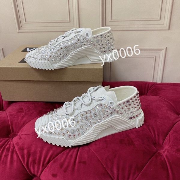 

2023 new luxury designer calfskin casual shoes reflective sneakers vintage leather trainers fashion shoes leisure shoe platform lace-up snea, Black