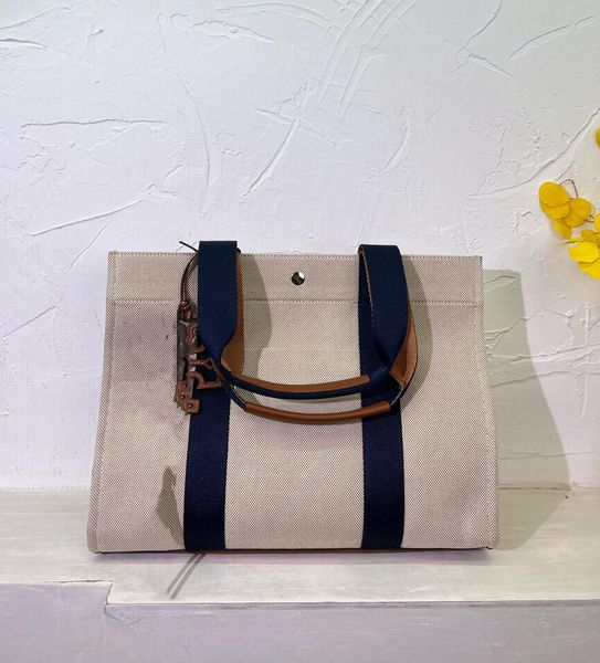 

the new women's large capacity handbag is designed by designer fashion bag