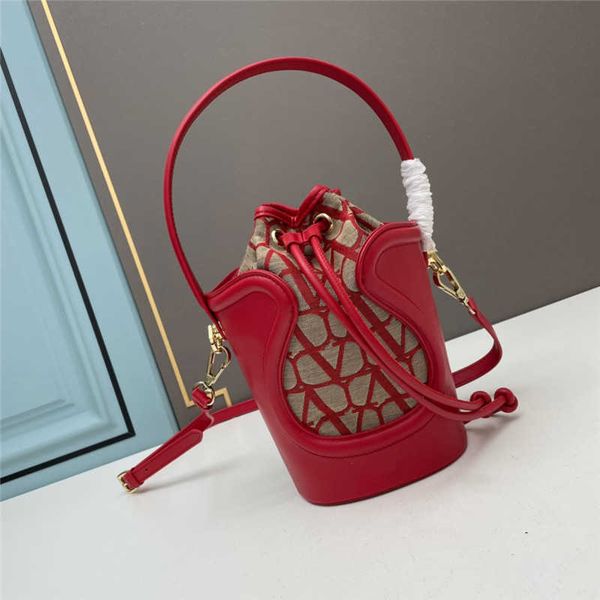 

bag bags crossbody beach luxurys designer handbags 2023 spring/summer new cowhide bucket fashion handheld handbag 8jy7