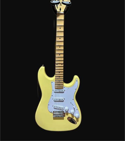 

stratocast-r custom body 6-string mahogany fingerboard yellow electric guitar off the shelf
