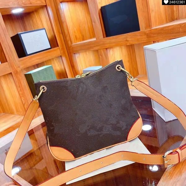 

designer designed diagonal bag. light weight. more than half of the daily necessities are empty, which is economical and practical. size: 25, Black;red