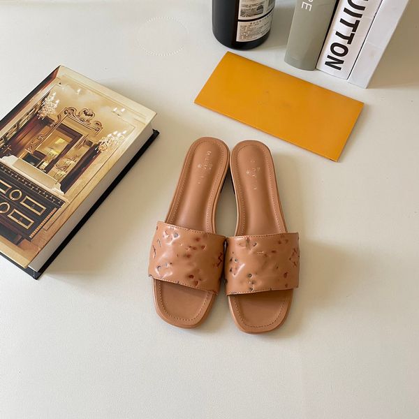

2023 trendy wear color embossed flat drag exclusive first slippers, Black
