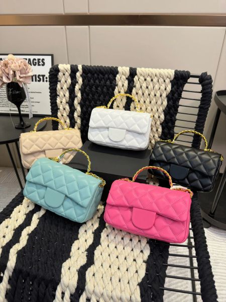

bag metal handle gold-tone chain matelasse shoulder crossbody bags soft luxury sheepskin flap bags classic quilted small square bag lady cc