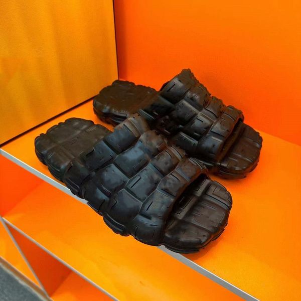 

2023 new style cloud slippers designer man woman summer rubber slides slippers haute lazy style fashion luxury integrated forming beach shoe, Black