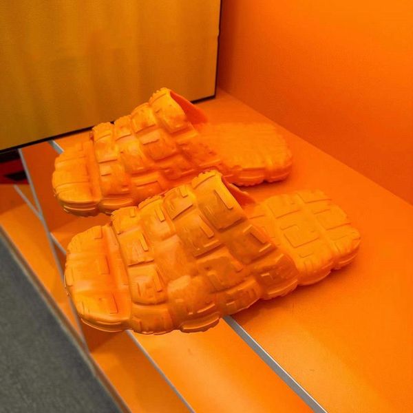 

2023 new style cloud slippers designer man woman summer rubber slides slippers haute lazy style fashion luxury integrated forming beach shoe, Black