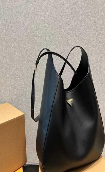 

fashion brand handbag 2023 new phome cleo armpit bag large capacity tote shopping commuter versatile super computer bag8652964