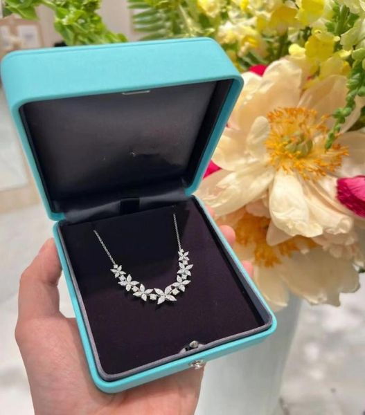 

luxury victoria designer pendant necklace s925 sterling silver full crystal flower charm with short chain choker for women jewelry5174234