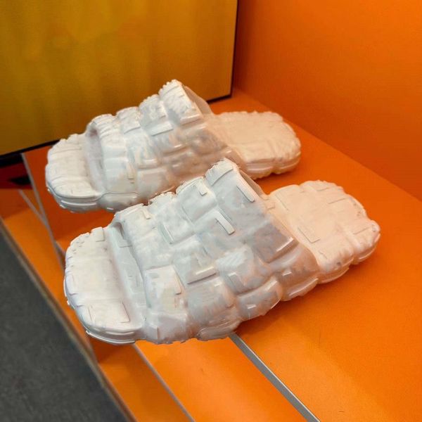 

2023 new style cloud slippers designer man woman summer rubber slides slippers haute lazy style fashion luxury integrated forming beach shoe, Black