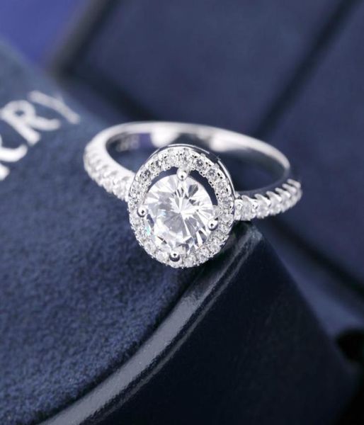 

luxury diamond ring with side stones designer jewelry exquisite round imitation moissanite womens wedding anniversary fashion acce2897442, Silver