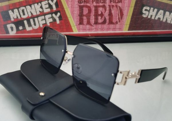 

designer luxury sunglasses womens men eyeglasses outdoor shades big square frame fashion classic lady sun glasses mirrors sunglasses new com, White;black