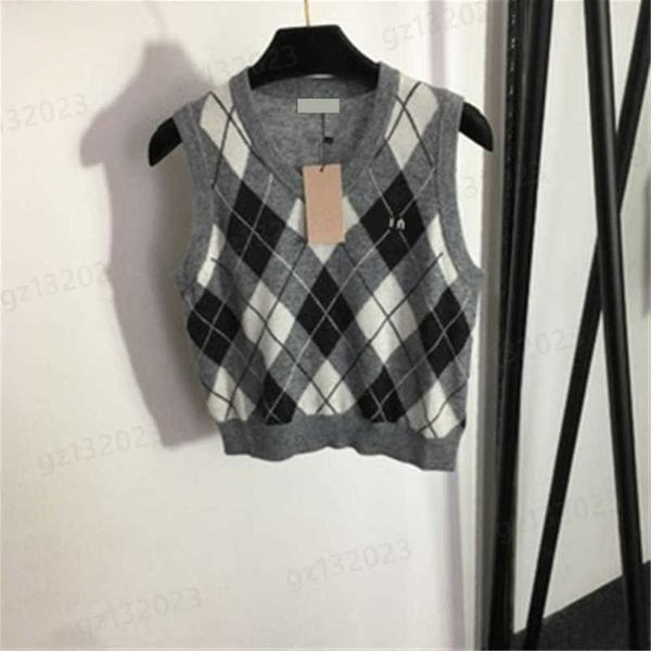 

fashion womens knits tees shirt british style sleeveless crew neck cotton blend diamond plaid cashmere knit grey vest designer women appare, White