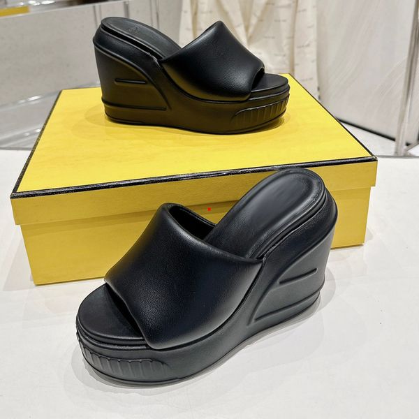 

2023 fashion luxuries designers summer flat slipper sheepskin diamond lattice women designer sandals genuine leather shoes with box -152, Black