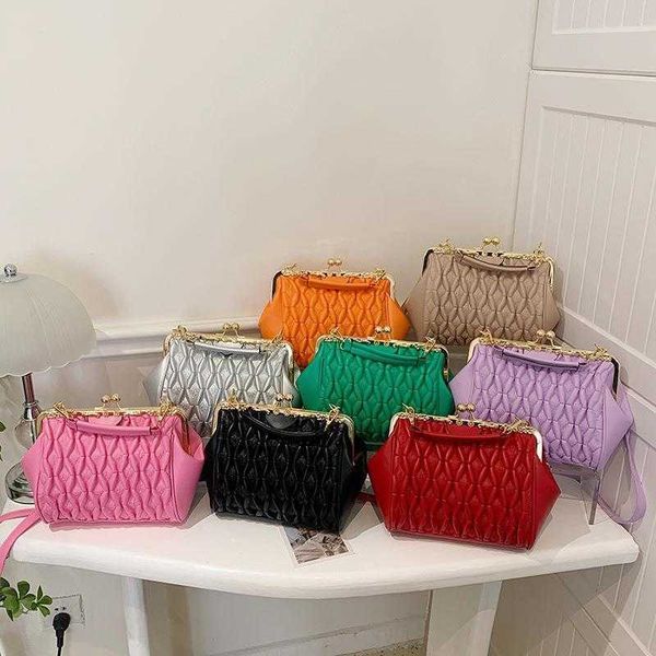 

french minority design dinner bag soft leather elegant clipped button handbag retro trendy shoulder wholesale