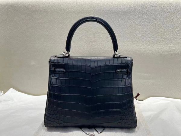 

2023 designers black women shoulder bag totes fashion