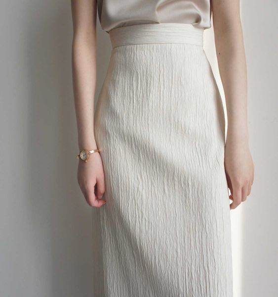 

vertical wrinkles three-dimensional texture high waist knee length back slit half length skirt in beige gentle and fashionable easy to match, Black