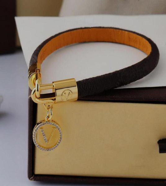 

2021 fashion gold buckle diamond titanium steel flower leather charm bracelets couple jewelry supply9725578, Golden;silver