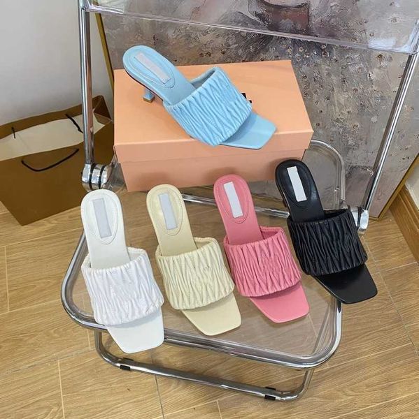 

2023 mius slippers women flat slipper matelasse sandals logo high heels slide pump shoes m fashion designer banquet summer leather stiletto, Black