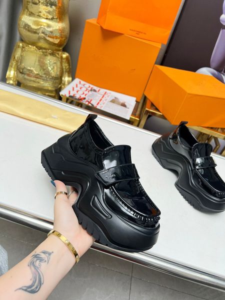 

2023 new luxury casual shoes flat outdoor stripes vintage sneakers thick sole season tones classic men's 0522, Black