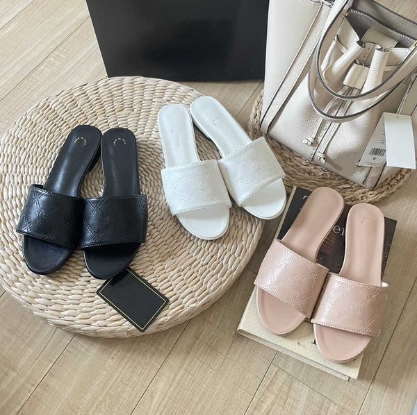 

interlocking c woman flat bottom slippers luxury embroidery print sandals fashion leisure beach shoes summer wearproof womens flip-flops sli, Black