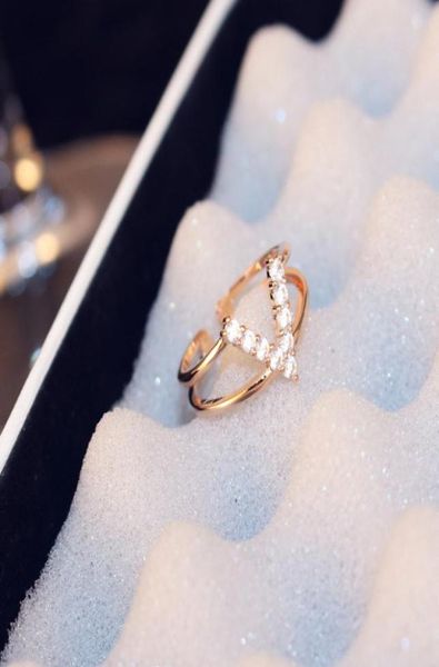 

new design luxury rose gold ladies ring exquisite personality letter v inlaid zircon temperament female ring valentine gift jewelr2846885, Silver