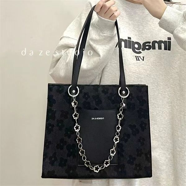 

black printed handbag women's fashionable retro handbag casual chain tote bag