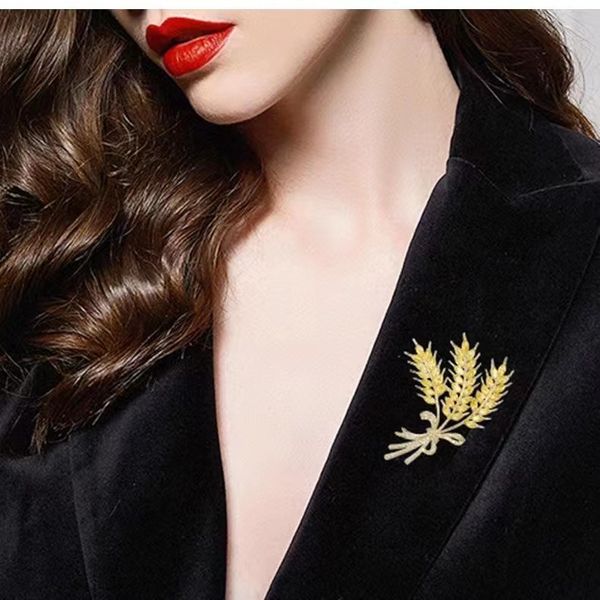 

trident wheat grain zircon temperament brooch boutique light luxury coat coat decoration, Gray