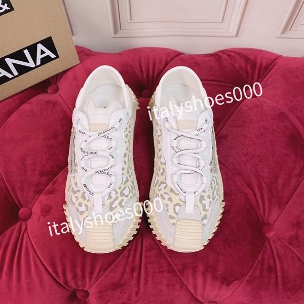 

2023 new luxurys designer women fashion sneakers lace up popular flat casual men spring autumn walking shoes white, Black