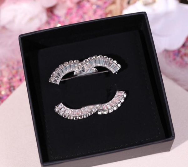 

2022 charm brooch with crystal diamond in platinum plated for women wedding jewelry gift have box stamp ps4218a4305364, Golden
