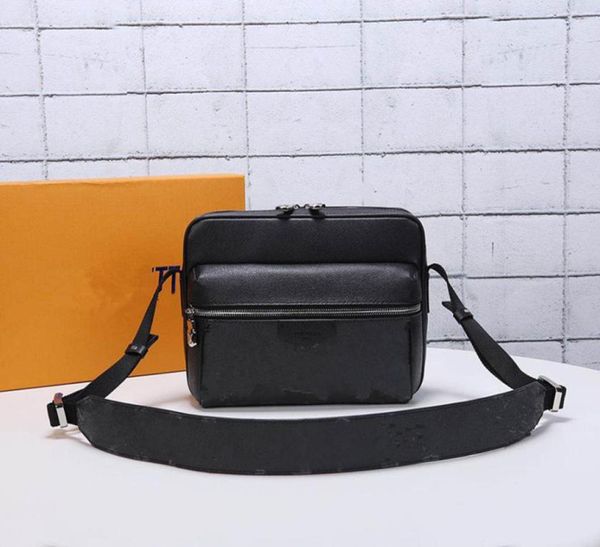

2021 the highest quality new women men messenger travel bag classic style fashion bags shoulder bags lady totes handbags with key 1802166