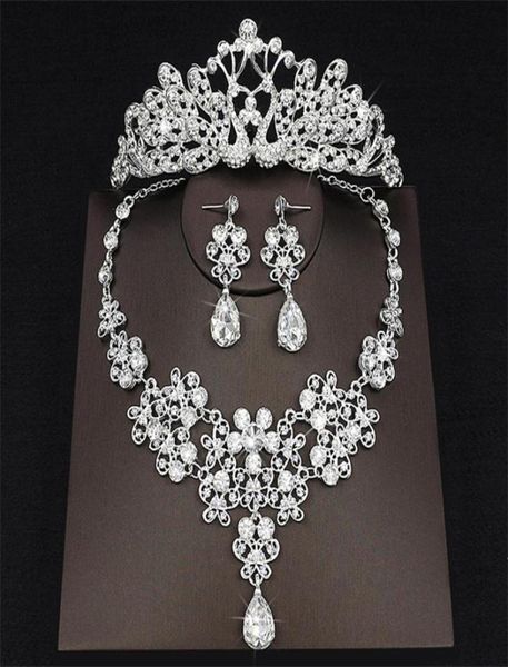 

2018 drop rhinestone wedding jewelry set necklace crown tiaras crown earrings headwear beading three piece party bridal acc3960437, White