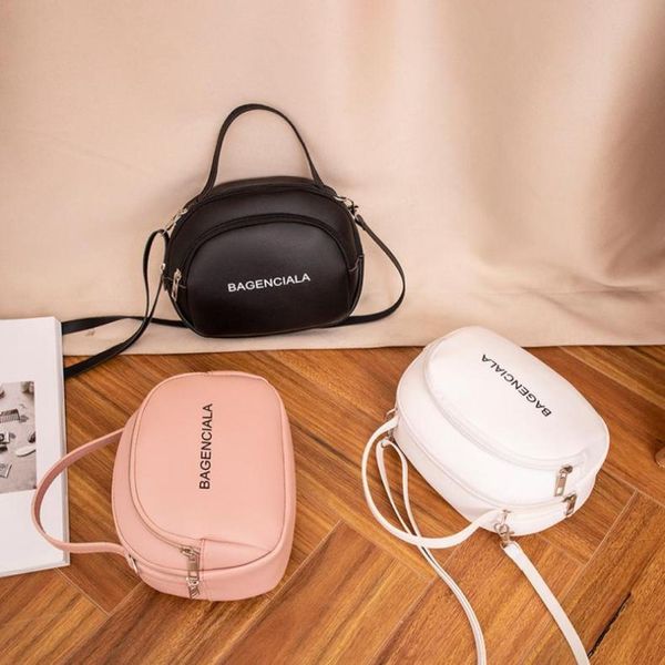 

2021 women famous design new style young girls fashion messenger crossbody shoulder handbag female lady small round phone bag4318246, Red;black