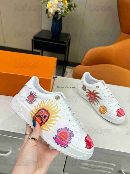 

2023 ss white women shoes colorful yk time out sneaker 1abd7v yayoi kusama faces printed calf leather trainer engraved eyelets 3d pattern mo, Black