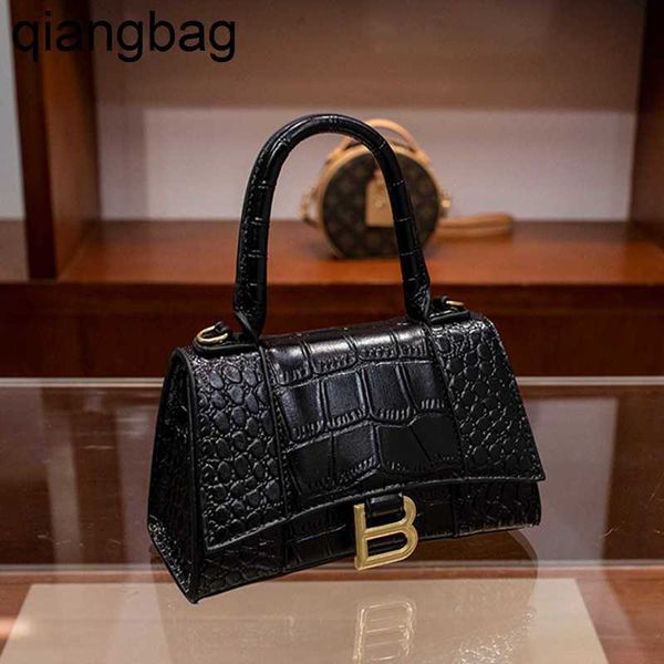 

crocodile pattern 2022 new hourglass luxury single shoulder diagonal cross leisure portable women's bag