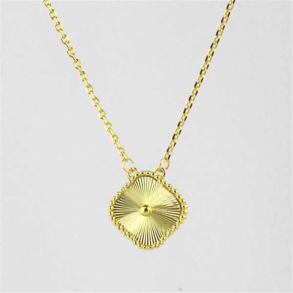 Luxur Designer Clover Necklace Womens Fashion 15mm Flowers Four-Leaf Cleef Pendant Jewelry for Neck Gold Chain Halsband 5qnf