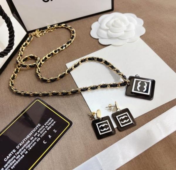 

popular designer brand stamp necklace vintage young styles pendant necklaces classic logo luxury jewelry selected female gift frie3318454, Silver