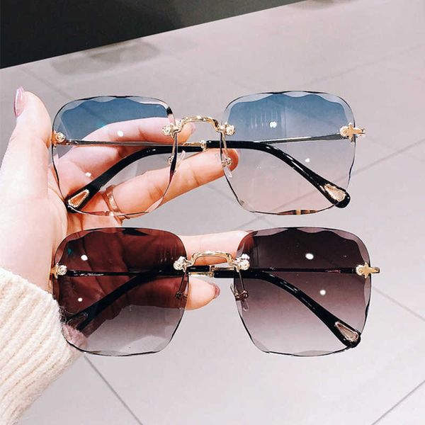 

Brand Classic Sunglasses Fashion Outdoor Summer Designer newest Square Elegant Women Italy Sun Glasses Female Ladies Vintage Shades Eyewear