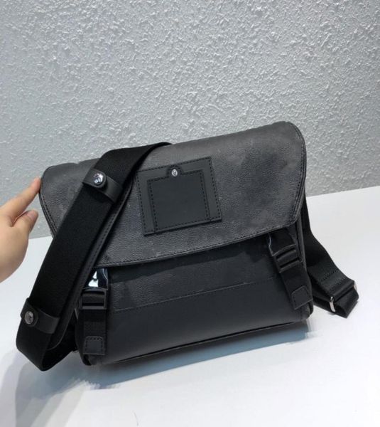 

2021 the highest quality new women men messenger travel bag classic style fashion bags shoulder bags lady totes handbags with key 3487609