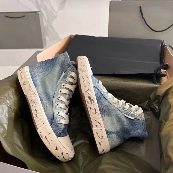 

2023 luxury designer mens casual shoes fashion genuine leather high lace up trainers sneakers runway outfit letters mens flats spring autumn, Black