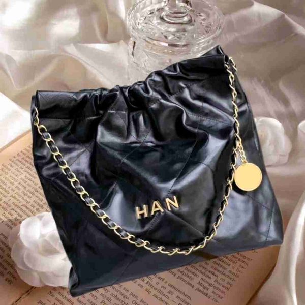 

famous 2022 large totes cross body hangbag fashion luxurys designers leather wallets hobo tramp shoulder women beach city quilted pochette c