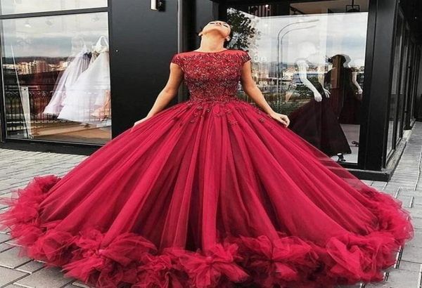

2019 new red ball gown prom dresses lace appliques beads cap sleeves evening gowns ruffles tulle arabic formal party dress women v8154780, Black