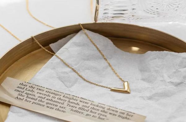 

new designer jewelry love v necklace pendant charm bracelet set fashion simple gold ladies luxury couple chain whole necklaces1905386, Silver
