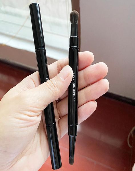 

cc retractable dual tip eyeshadow definersmudger makeup brush doubleended portable travel eye shadow blending cosmetics tools8504757
