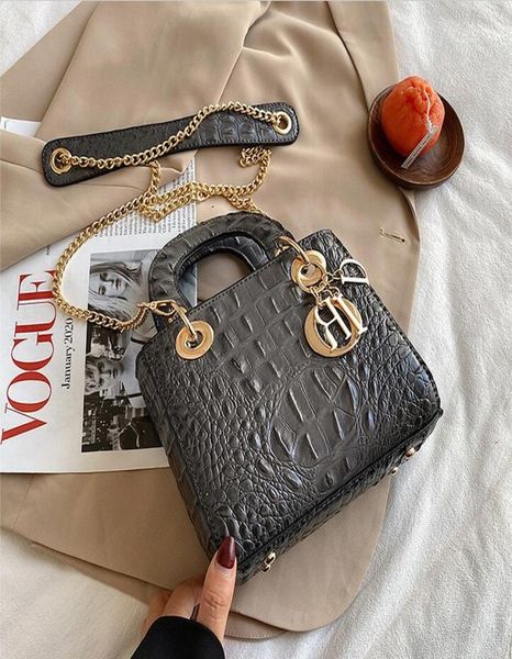 

factory whole women shoulder bags elegant atmosphere crocodile handbag personalized trend embossed chain bag summer candycolo2405567, Black;red