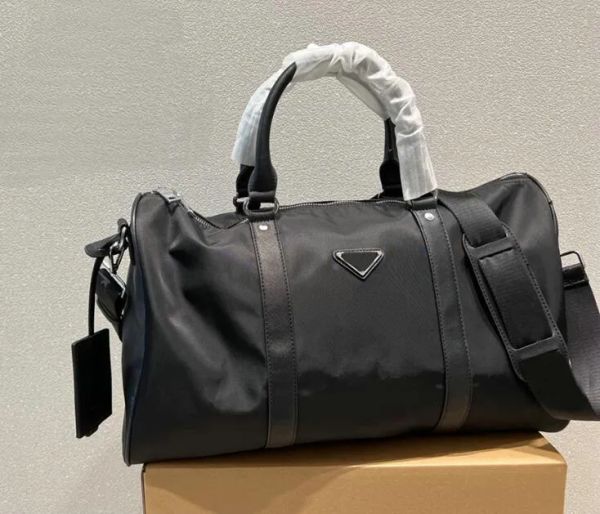 

Designer Nylon Duffle Bags Unisex Large Capacity Travelling Bag Knapsack Handbag Black Sports Package Portable Weekend Handbag Shoulder Cross Body