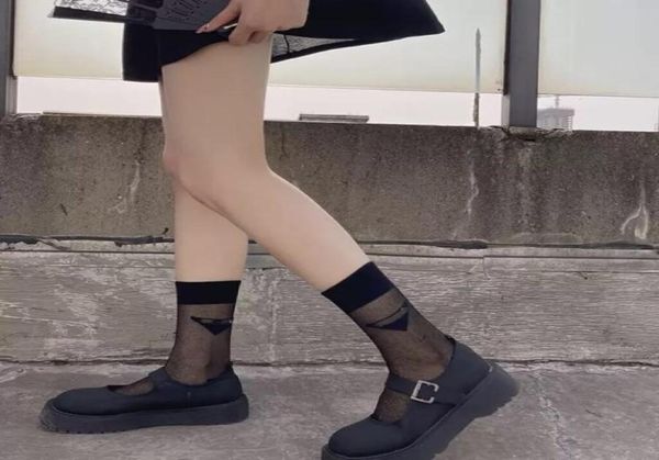 

2022 designer sports socks luxury mens womens silk stockings classic comfortable fashion flash movement stocking7525795, Black