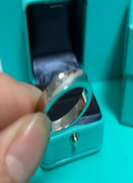 

23ss luxury designer band rings silver women men couples love letter titanium steel ring 18k gold plated metal wedding jewelry lad3223316
