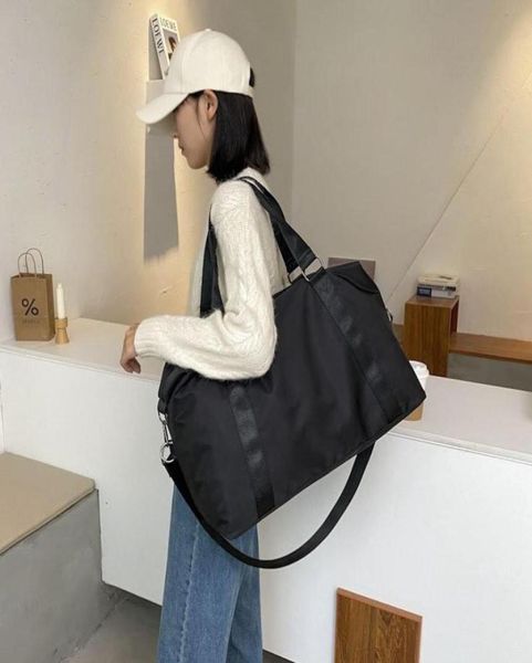 

outdoor bags fashion large travel bag women cabin tote handbag nylon waterproof shoulder weekend gym female7572257