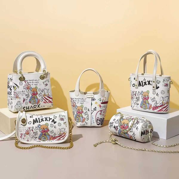 

2023 style new cartoon bag women shoulder graffiti bucket totes simple cylinder little bear letter vegetable basket crossbody bags handbag 2