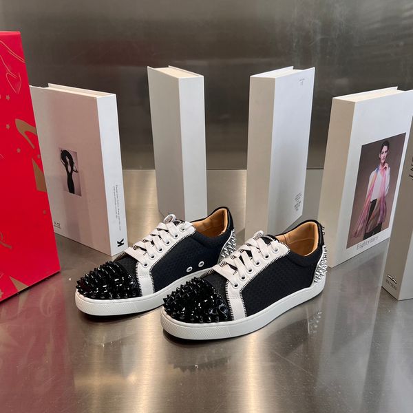 

high-quality low riveted sneakers thick soles black and white breathable casual shoes lace-up flat running shoes
