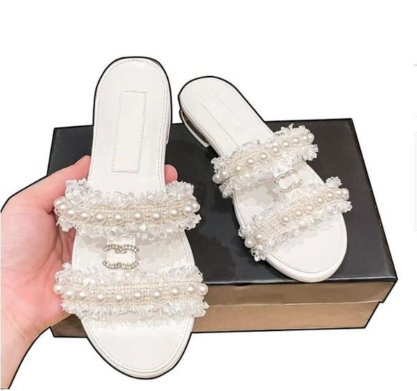 

23ss womens low heels slippers with faux pearl sandals slip on slides retre black ladies mules outdoor beach shoe girls flip flops quilted t